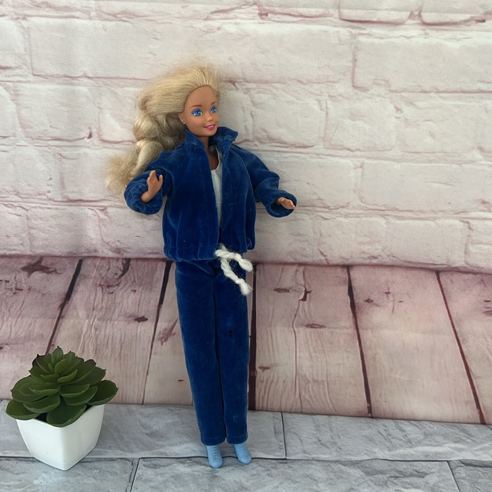 Vintage 60’s BARBIE doll with velvet blue outfit 11.75” tall bendable